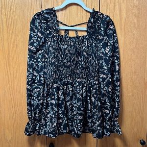 Doe & Rae, black/floral top, size M
